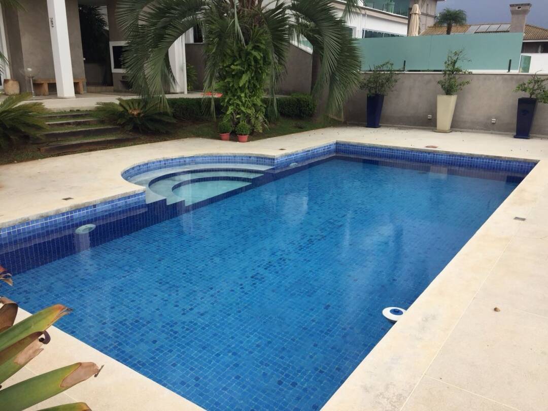 Casa à venda e aluguel com 4 quartos, 600m² - Foto 1