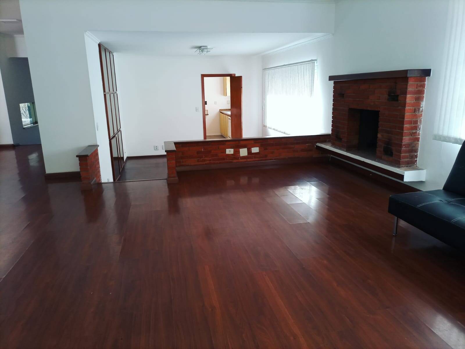 Casa para alugar com 3 quartos, 300m² - Foto 9