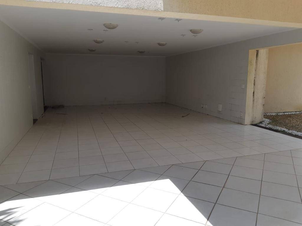 Casa para alugar com 4 quartos, 700m² - Foto 7