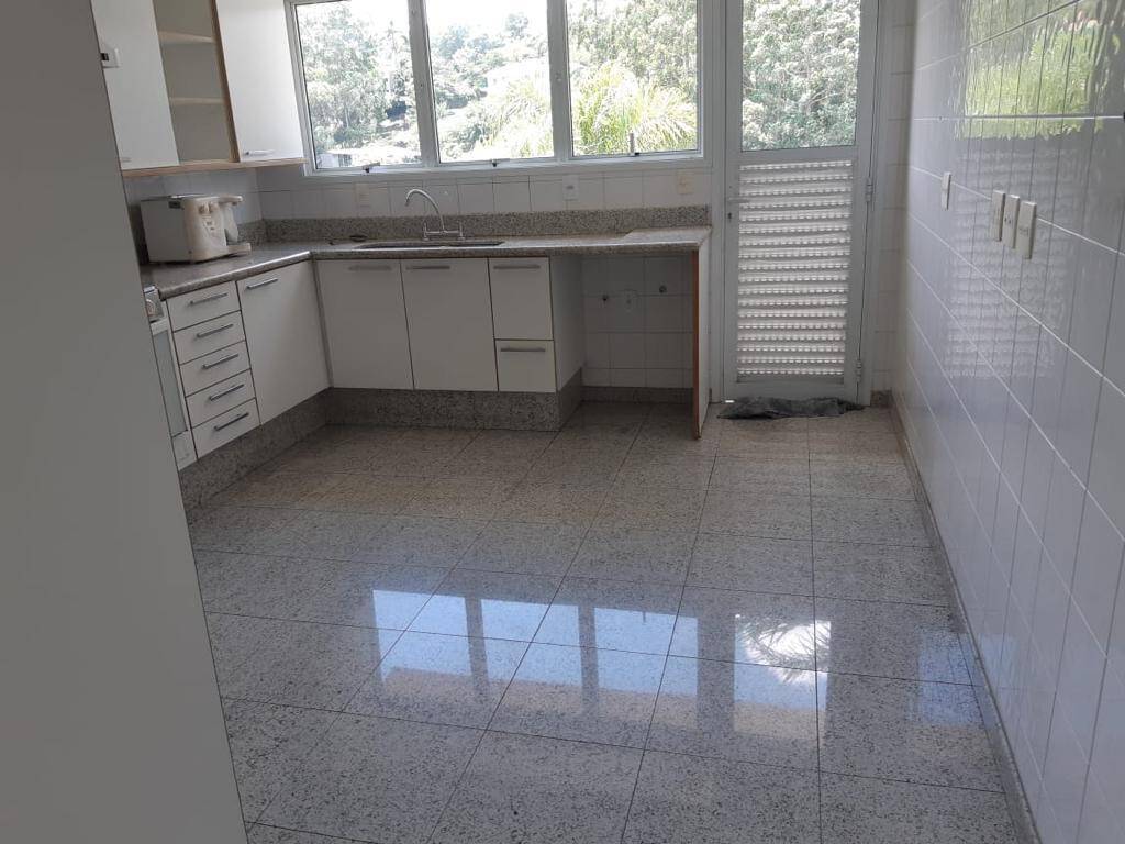 Casa para alugar com 4 quartos, 700m² - Foto 9