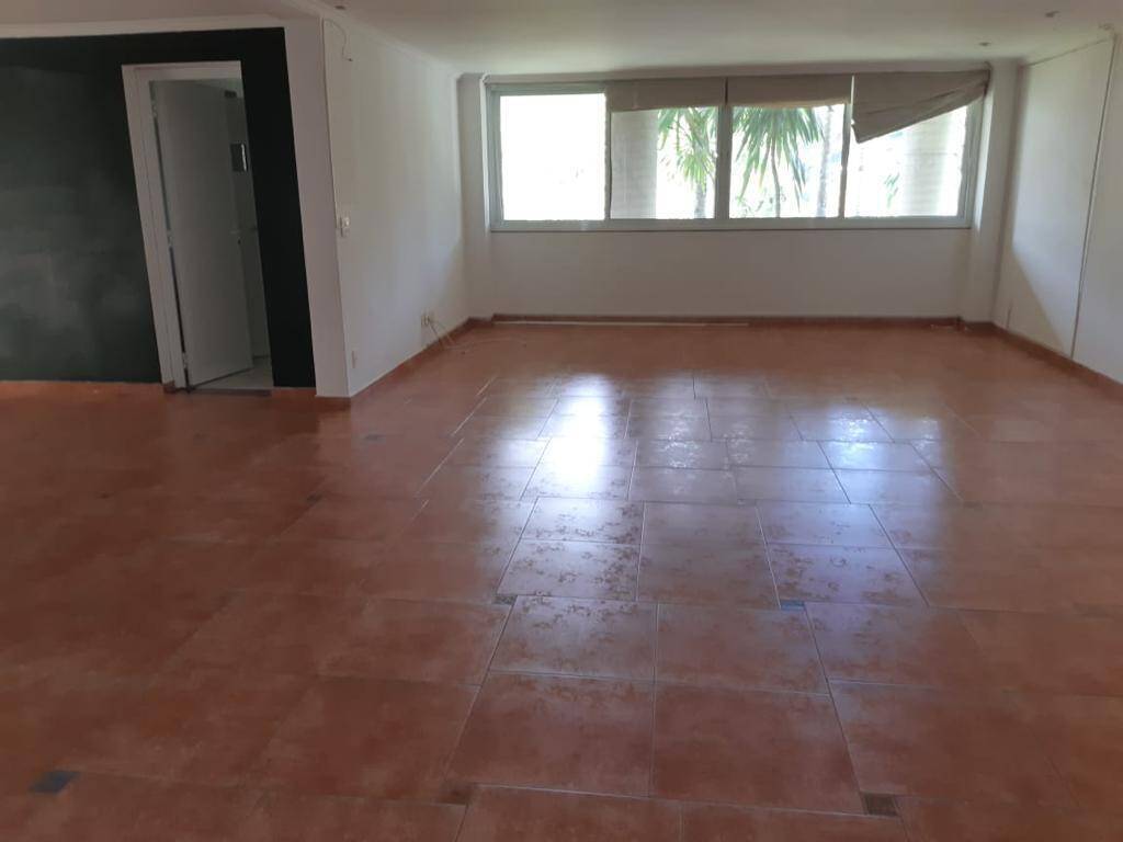 Casa para alugar com 4 quartos, 700m² - Foto 2