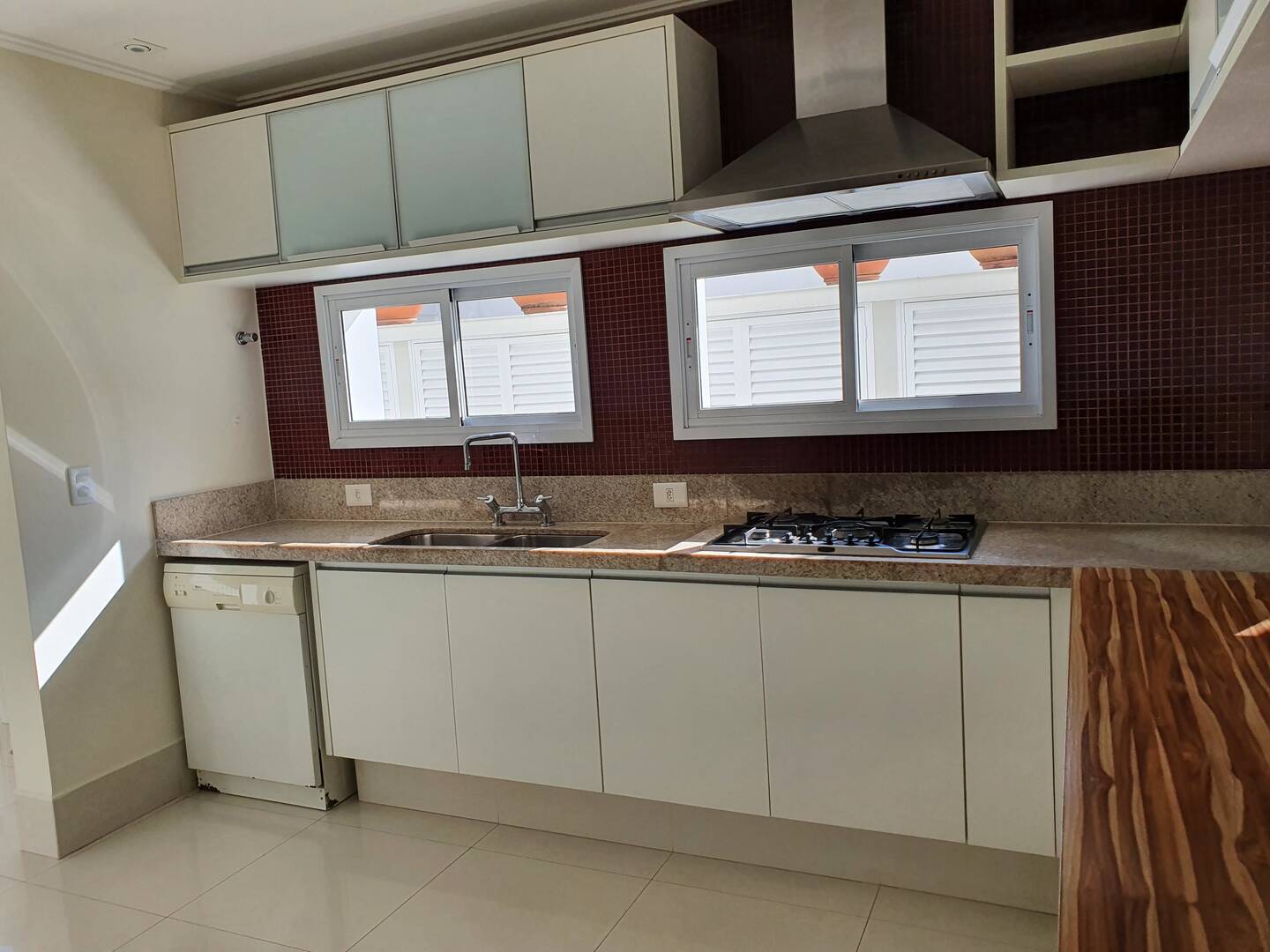 Casa à venda e aluguel com 3 quartos, 400m² - Foto 31