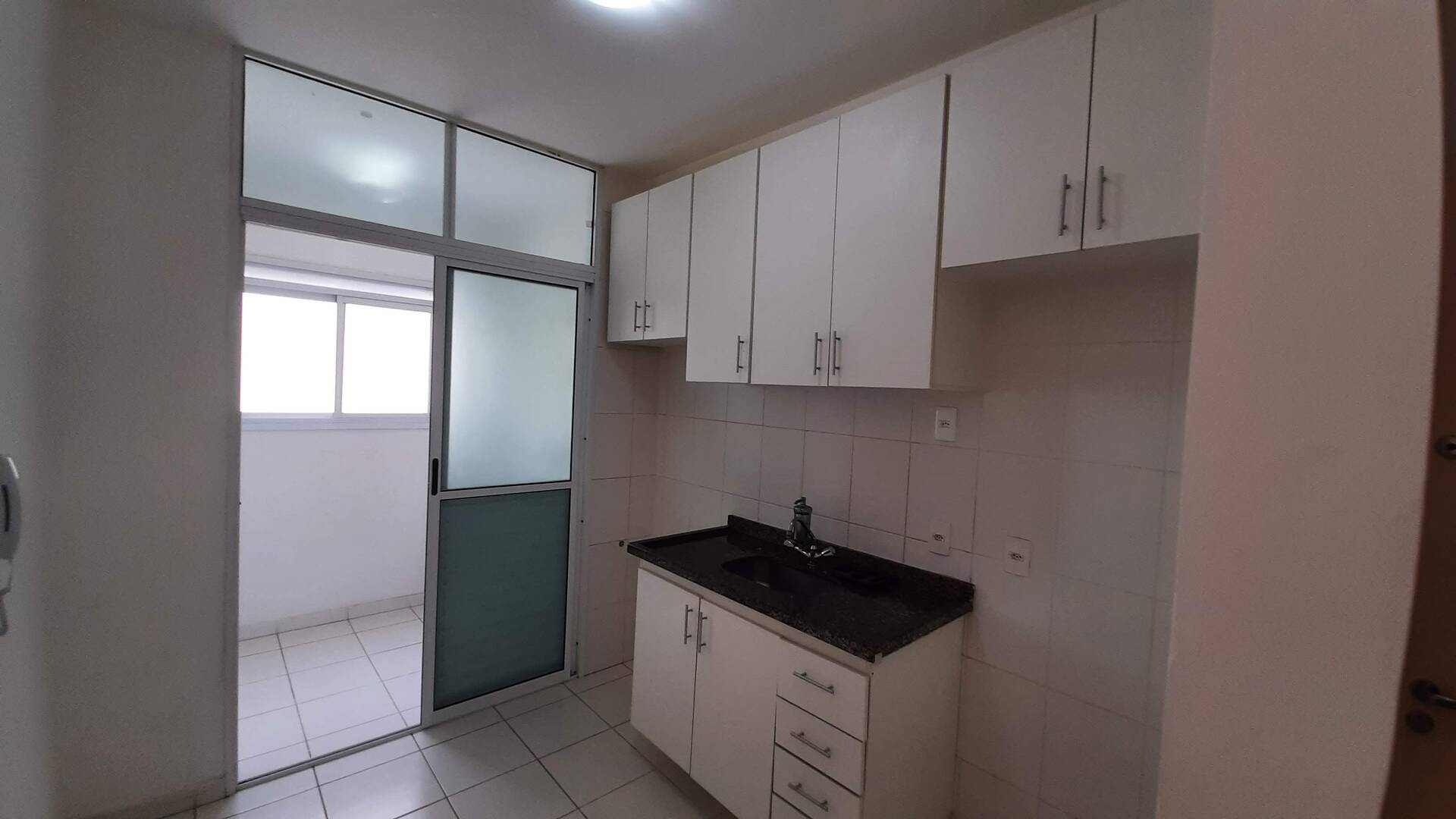 Apartamento à venda com 2 quartos, 62m² - Foto 2
