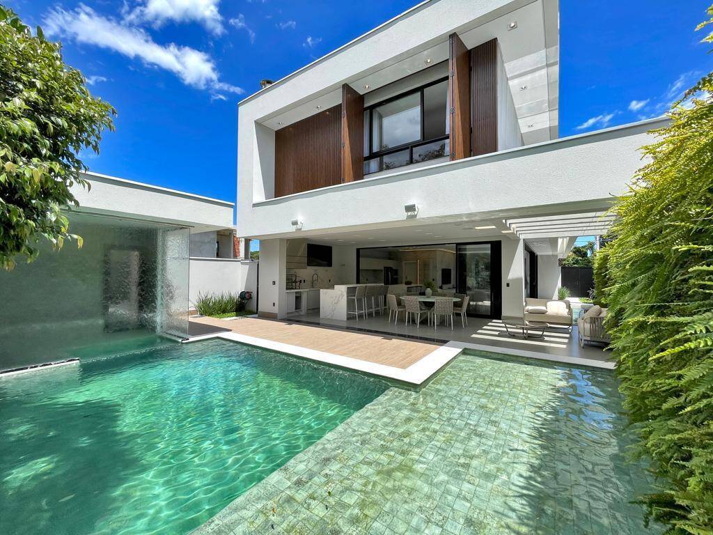 Casa à venda com 5 quartos, 415m² - Foto 1