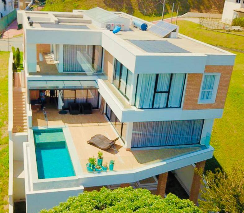 Casa à venda e aluguel com 4 quartos, 500m² - Foto 1