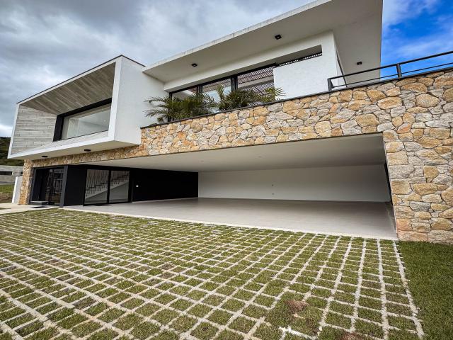 Casa para Venda em Santana de Parnaíba - 4