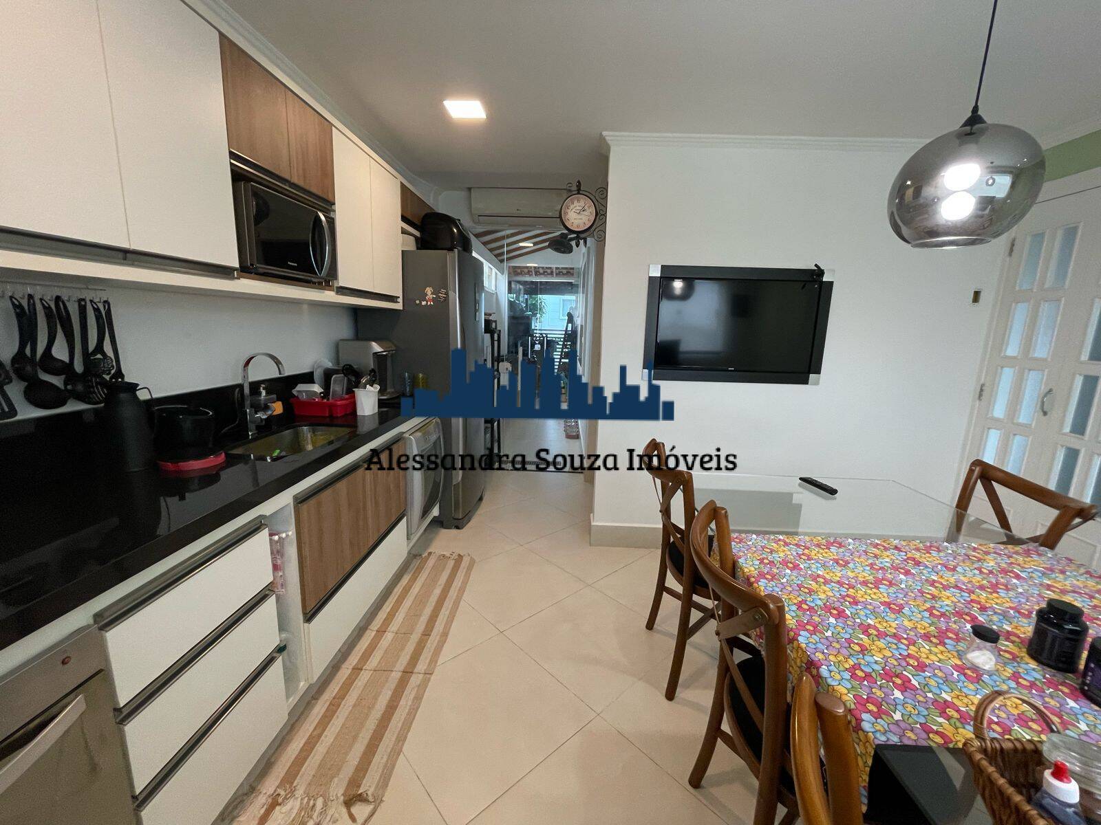 Casa à venda com 2 quartos, 126m² - Foto 1