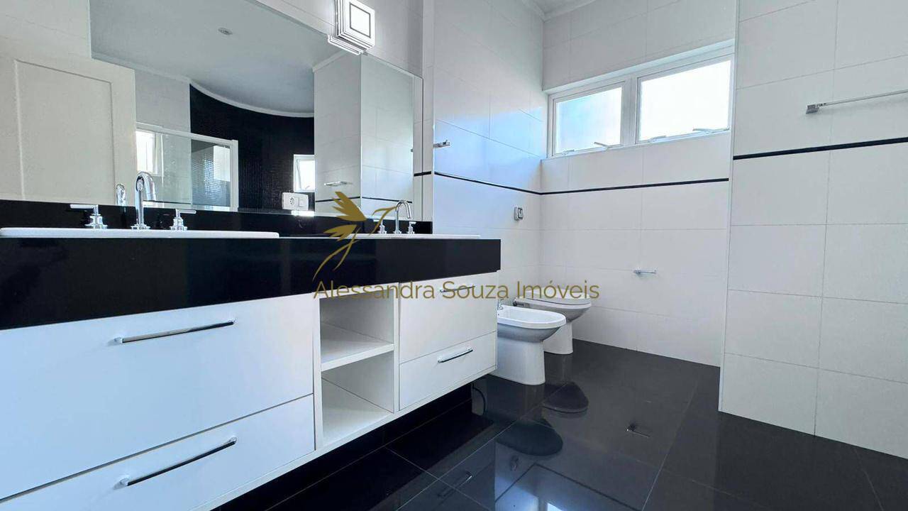 Casa para alugar com 6 quartos, 515m² - Foto 12