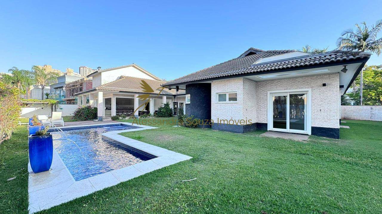 Casa para alugar com 6 quartos, 515m² - Foto 1