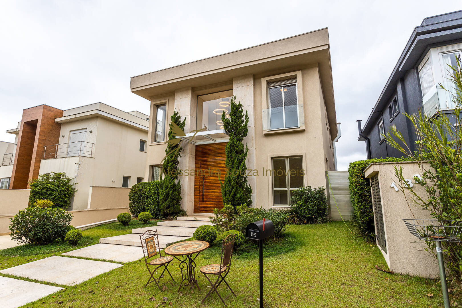 Casa à venda e aluguel com 4 quartos, 571m² - Foto 4