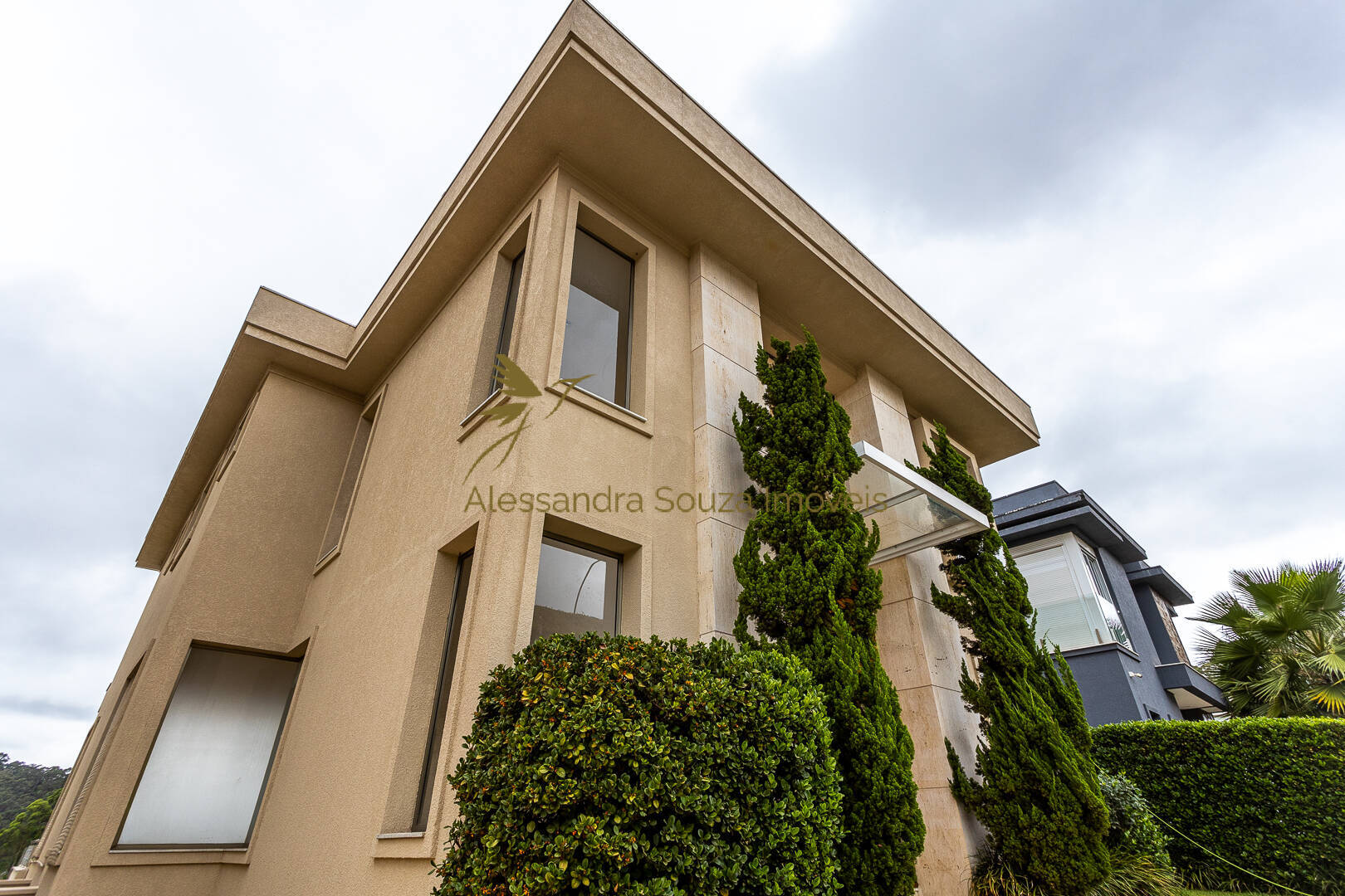 Casa à venda e aluguel com 4 quartos, 571m² - Foto 8