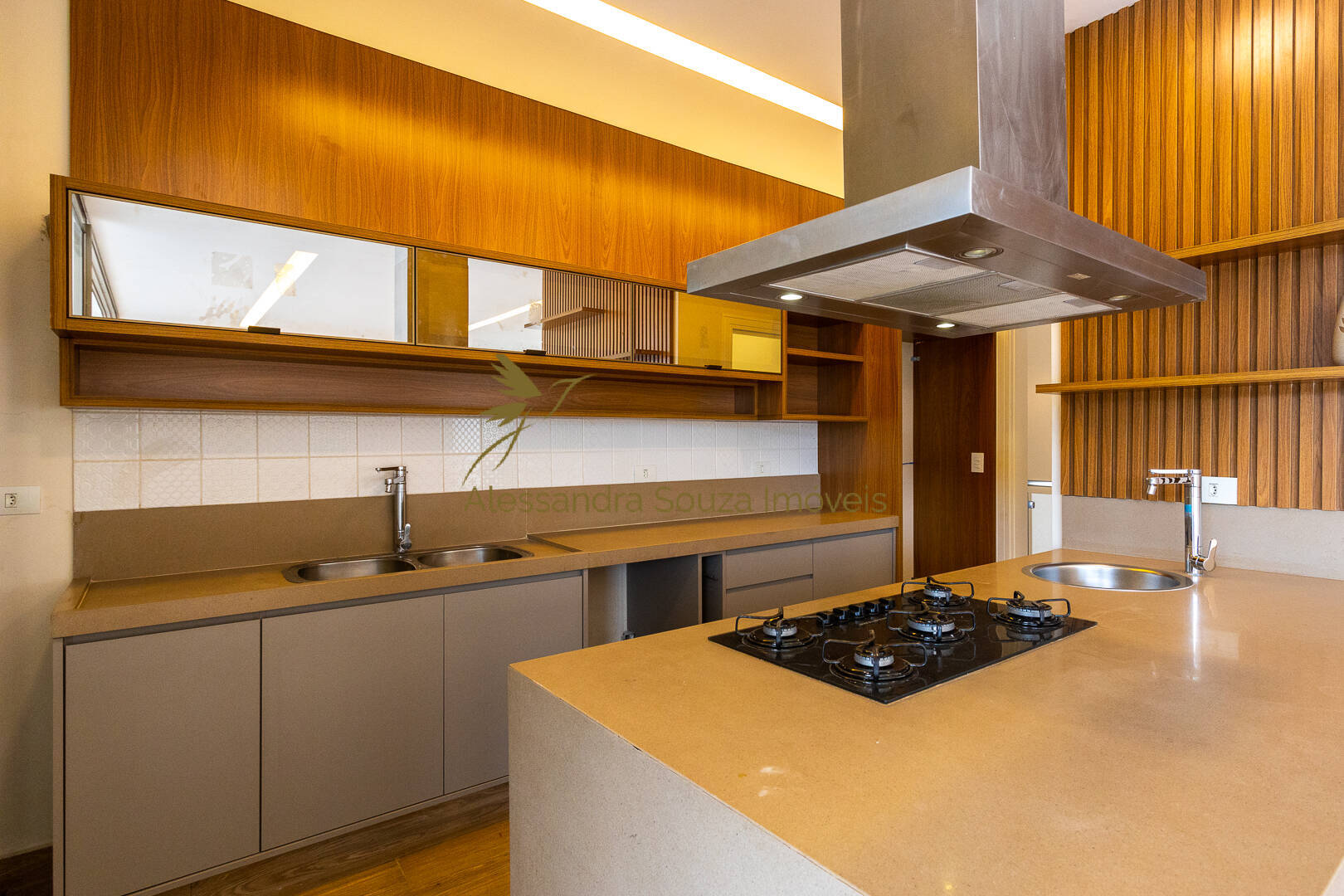 Casa à venda e aluguel com 4 quartos, 571m² - Foto 17