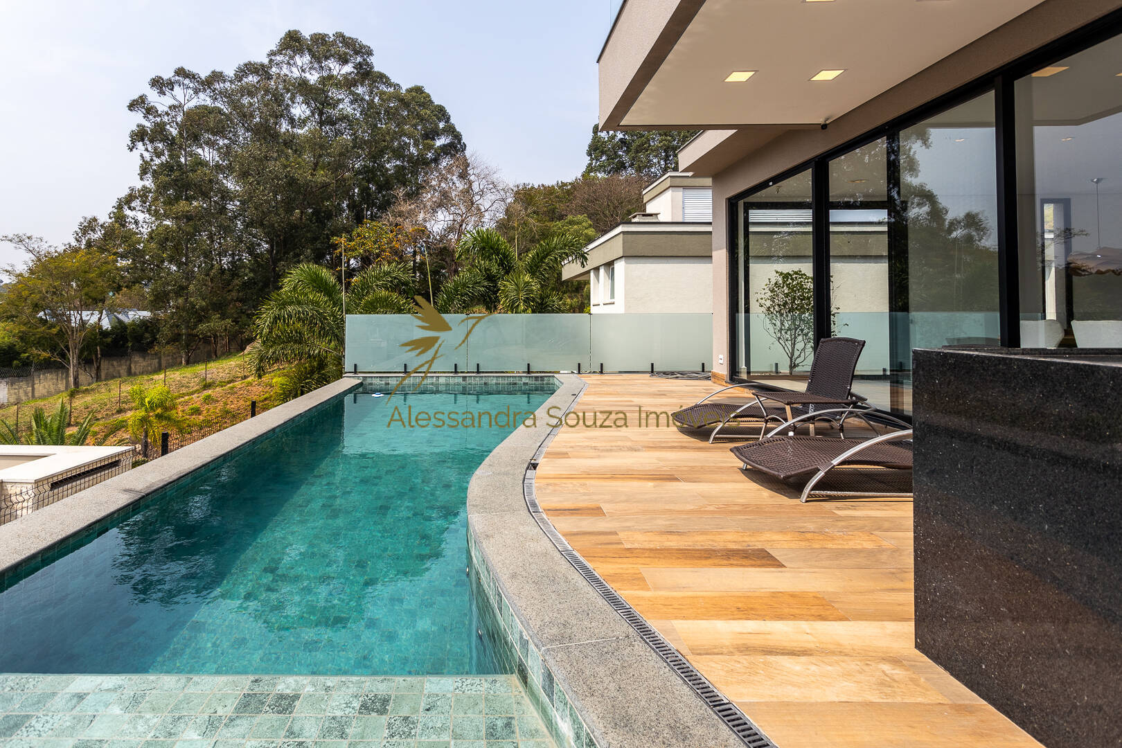 Casa à venda e aluguel com 4 quartos, 620m² - Foto 2