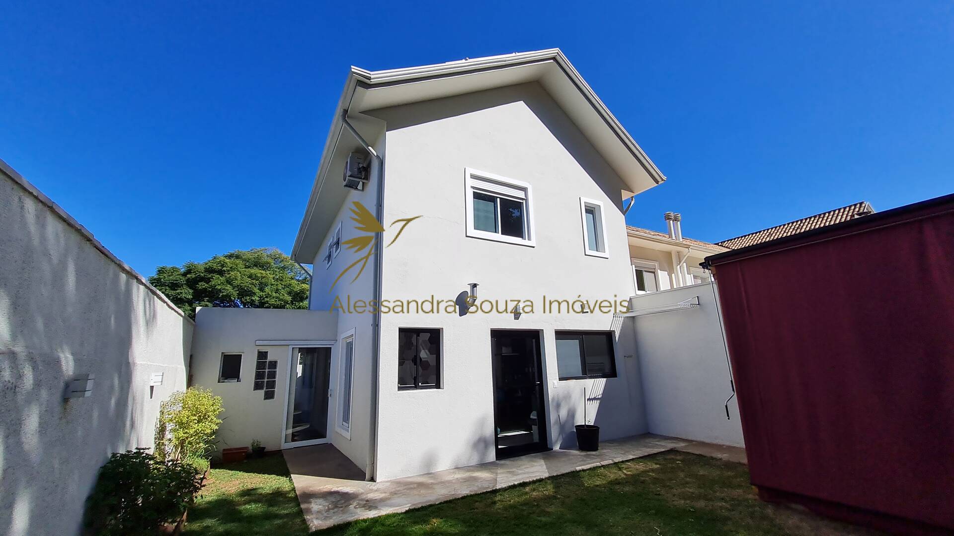Casa para alugar com 3 quartos, 247m² - Foto 1