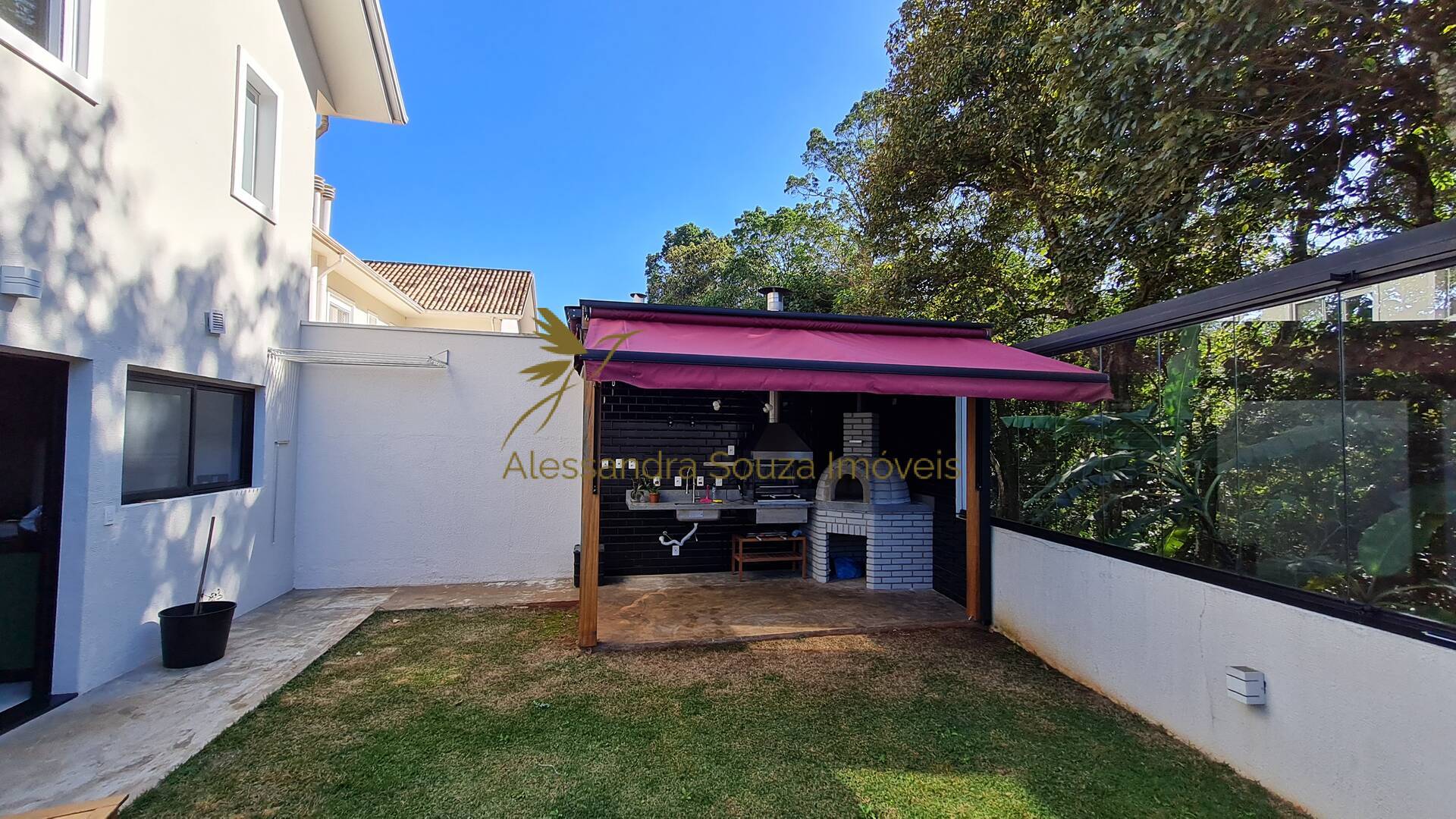 Casa para alugar com 3 quartos, 247m² - Foto 2