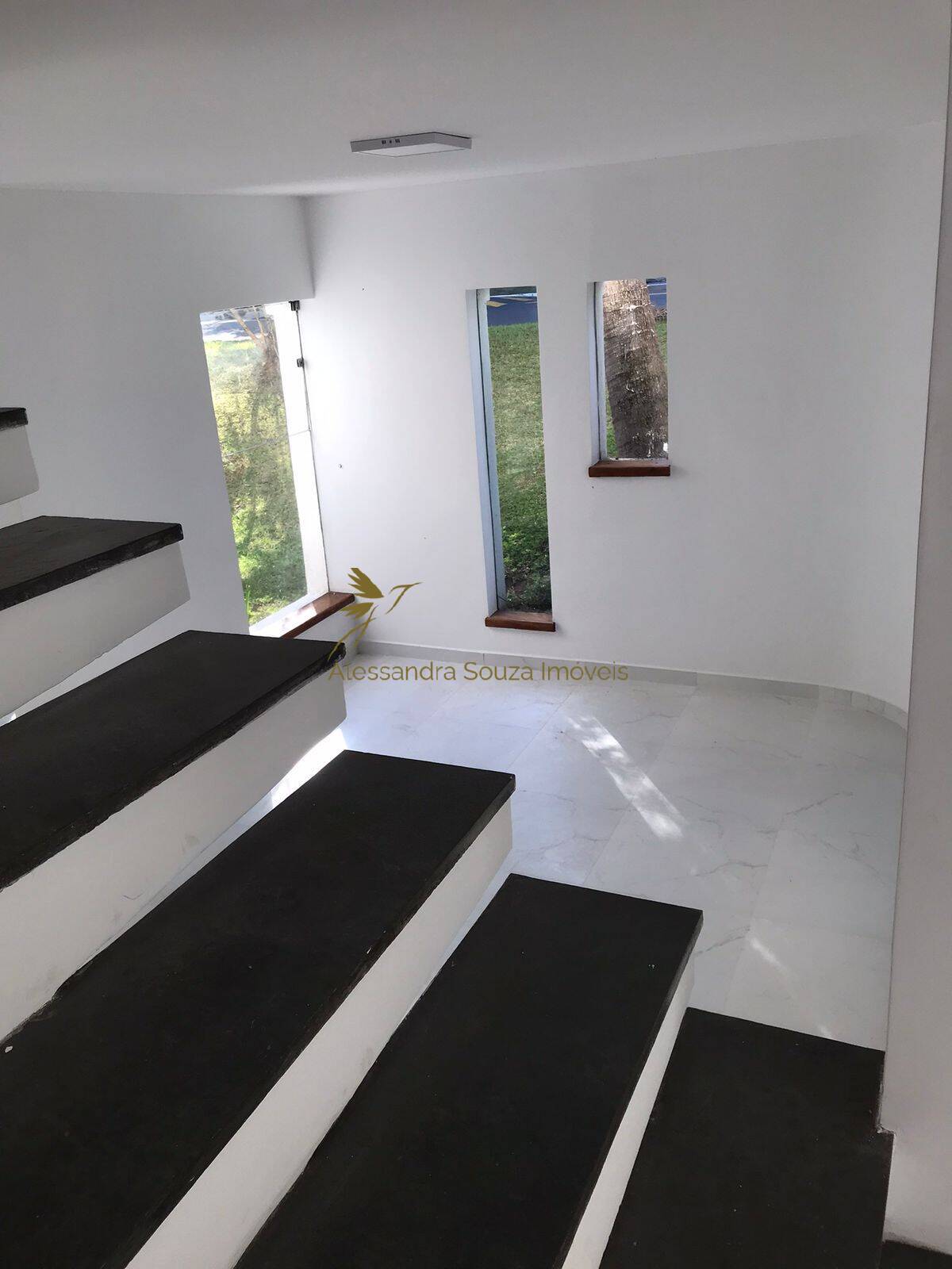 Casa à venda e aluguel com 5 quartos, 342m² - Foto 4