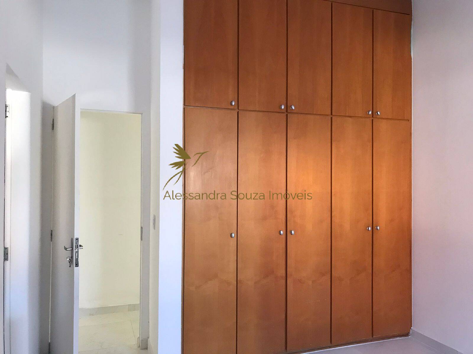 Casa à venda e aluguel com 5 quartos, 342m² - Foto 7