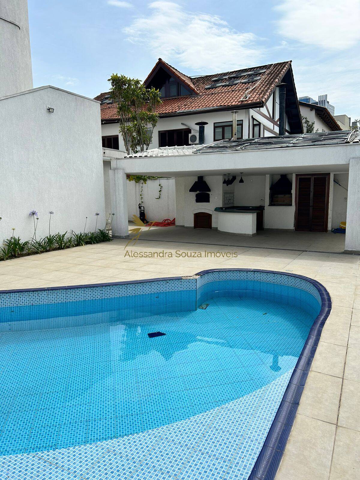 Casa à venda e aluguel com 5 quartos, 342m² - Foto 16