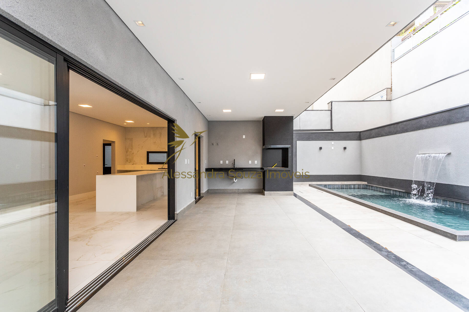 Casa à venda com 5 quartos, 392m² - Foto 2