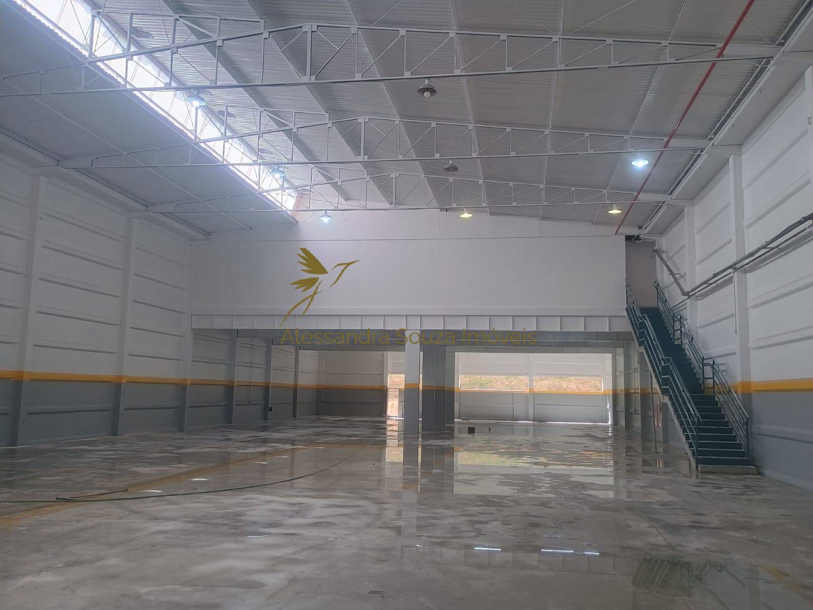 Sala-Conjunto, 2200 m² - Foto 1