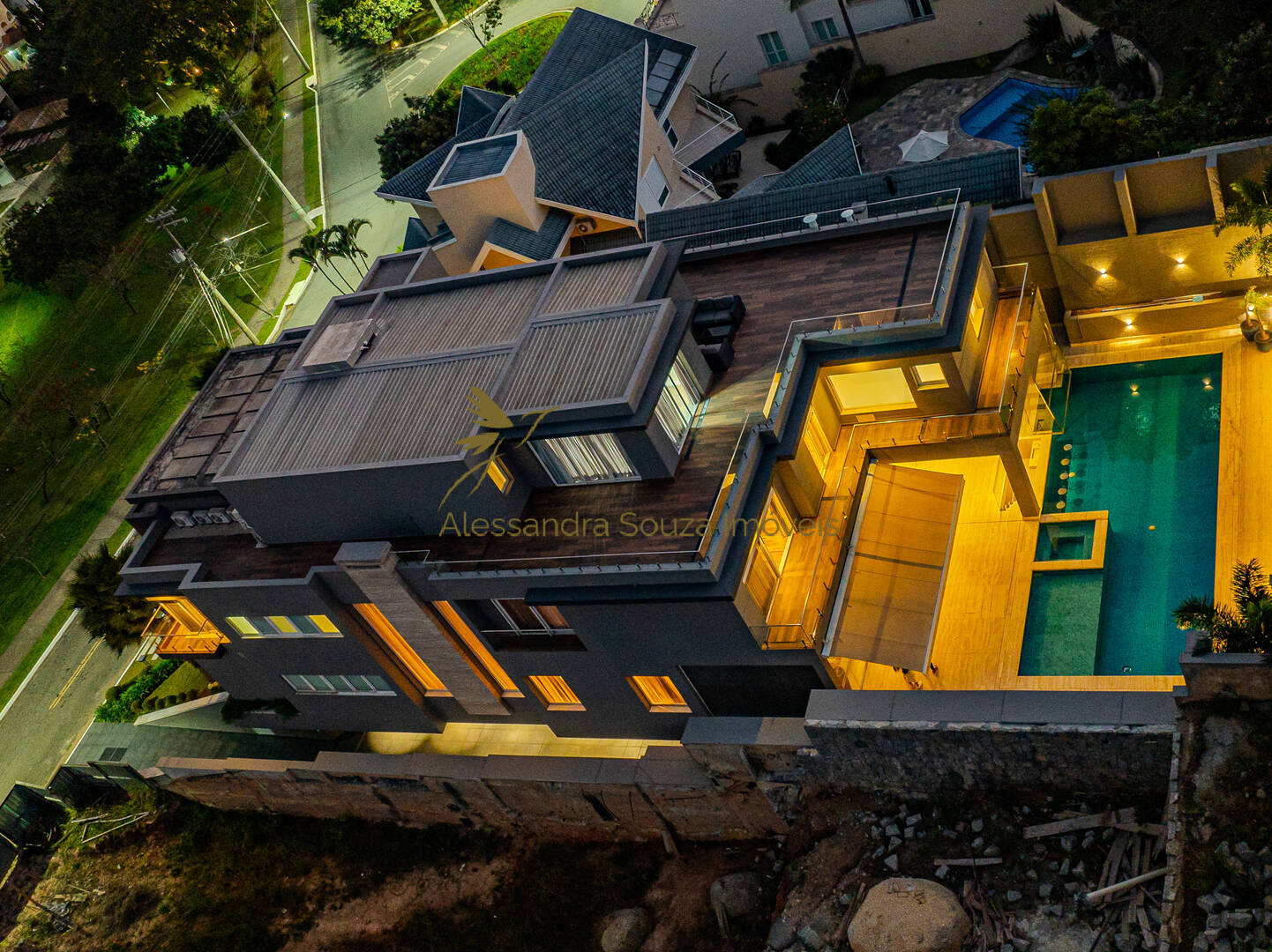 Casa à venda e aluguel com 4 quartos, 850m² - Foto 1