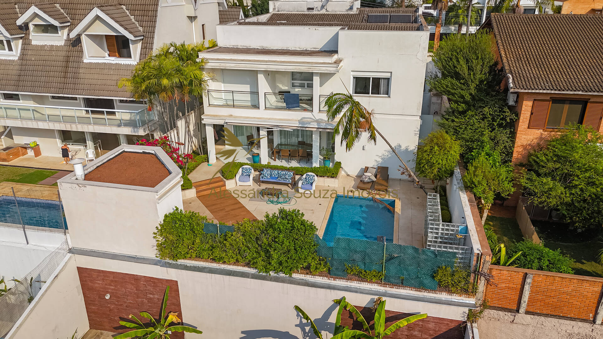 Casa à venda com 4 quartos, 560m² - Foto 1