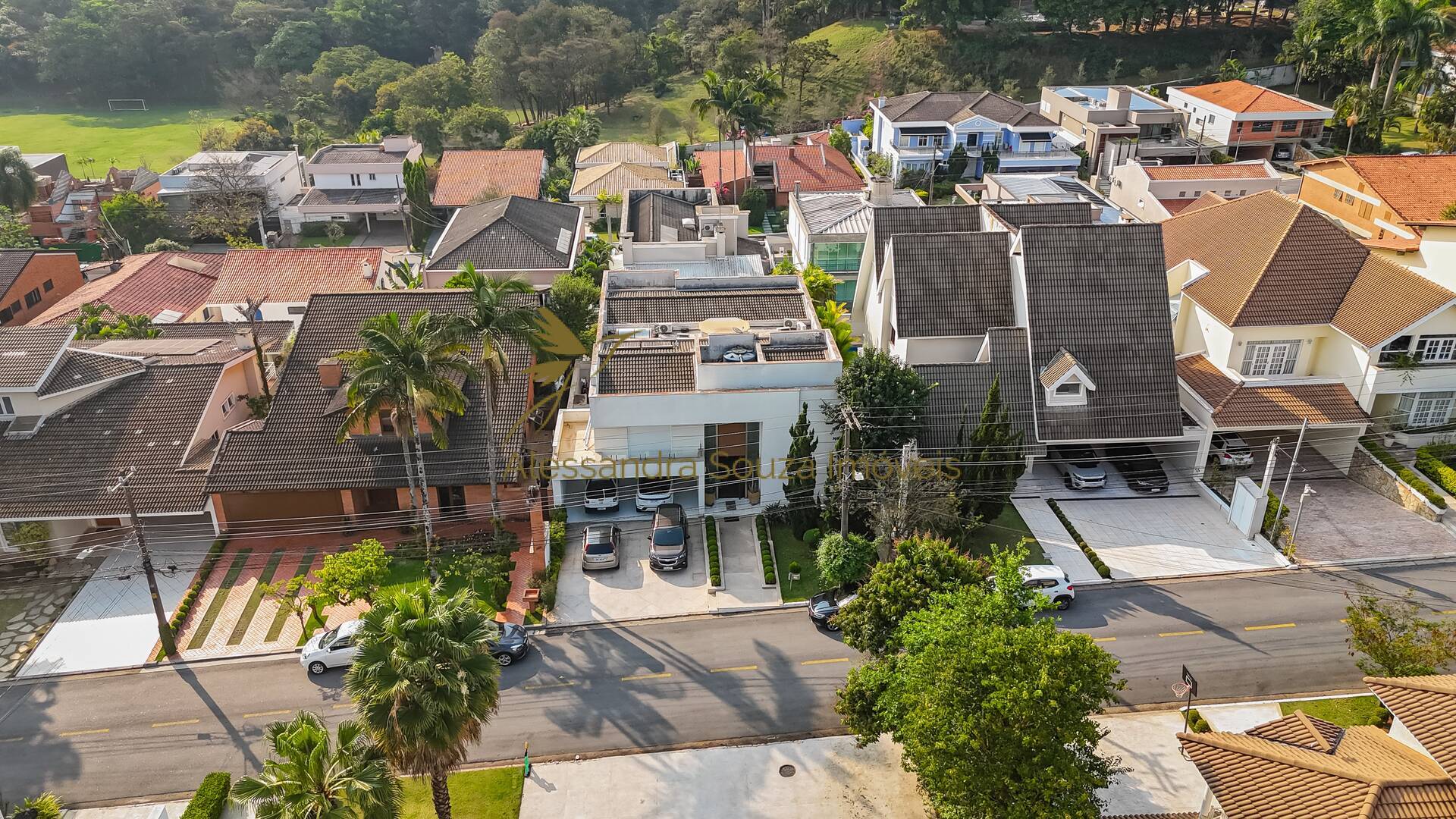 Casa à venda com 4 quartos, 560m² - Foto 3