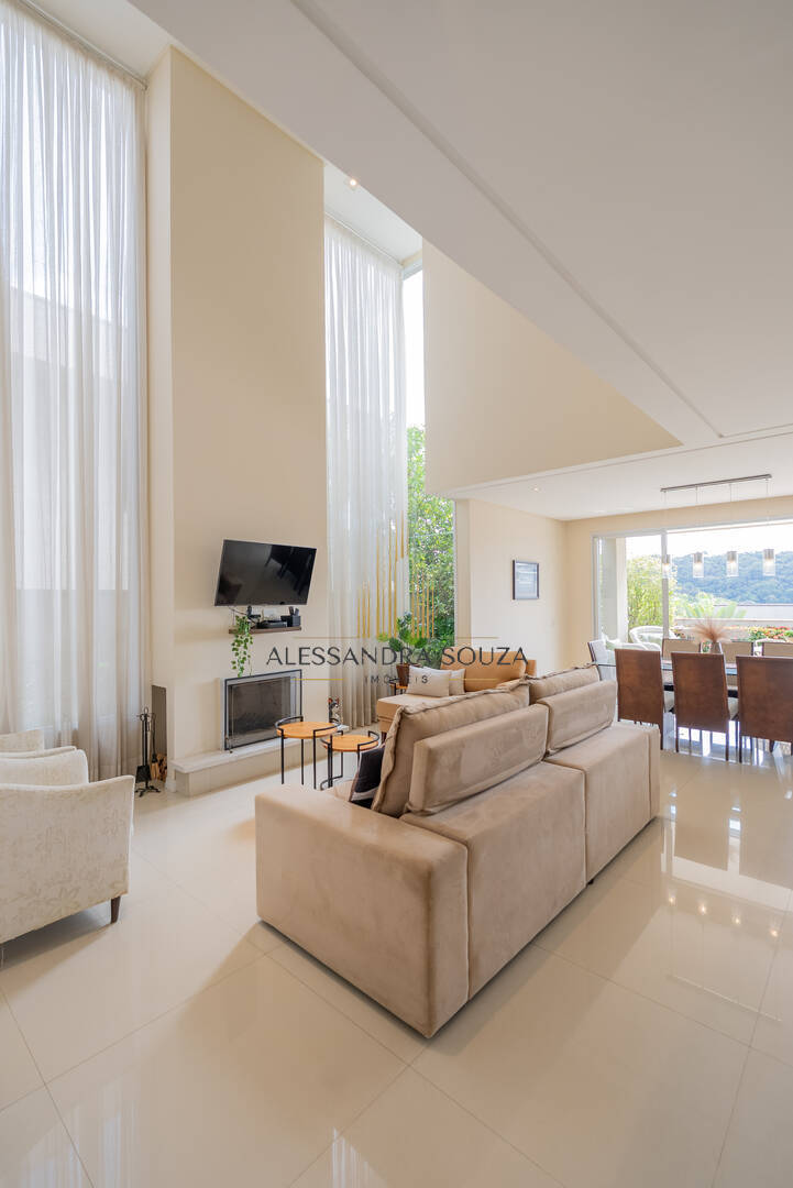 Casa, 3 quartos, 420 m² - Foto 1