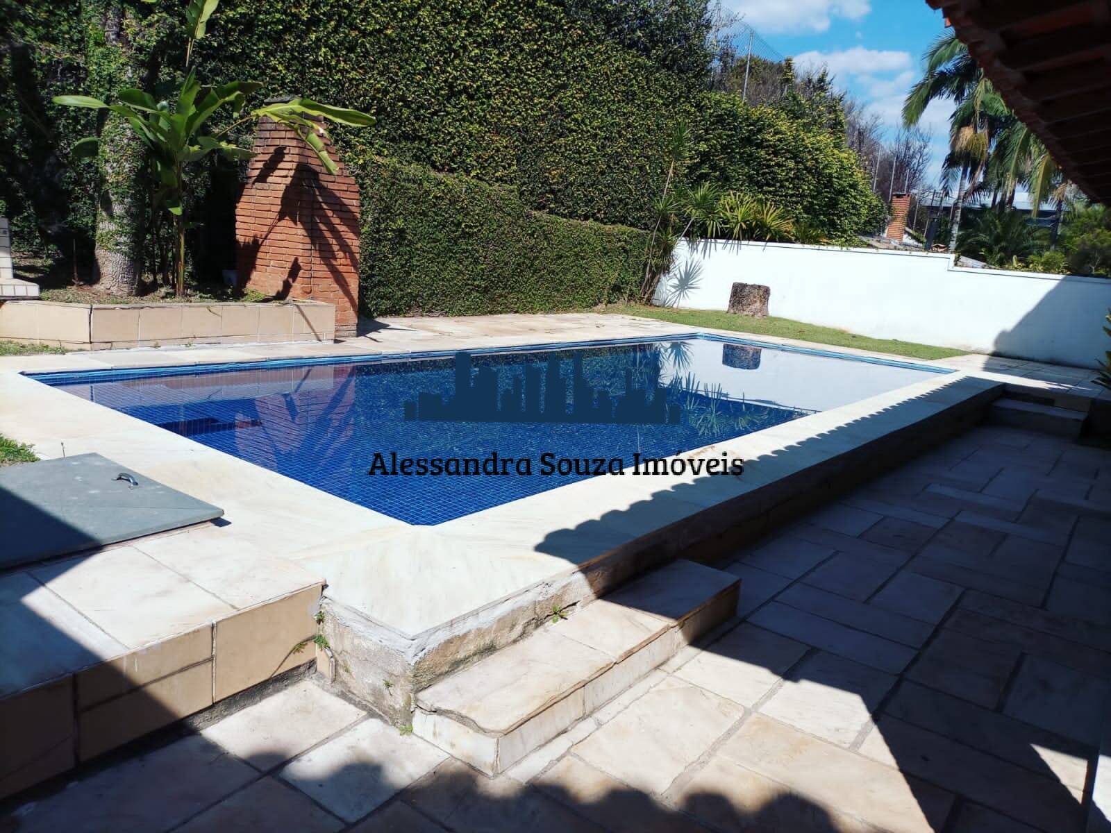 Casa para alugar com 3 quartos, 300m² - Foto 1