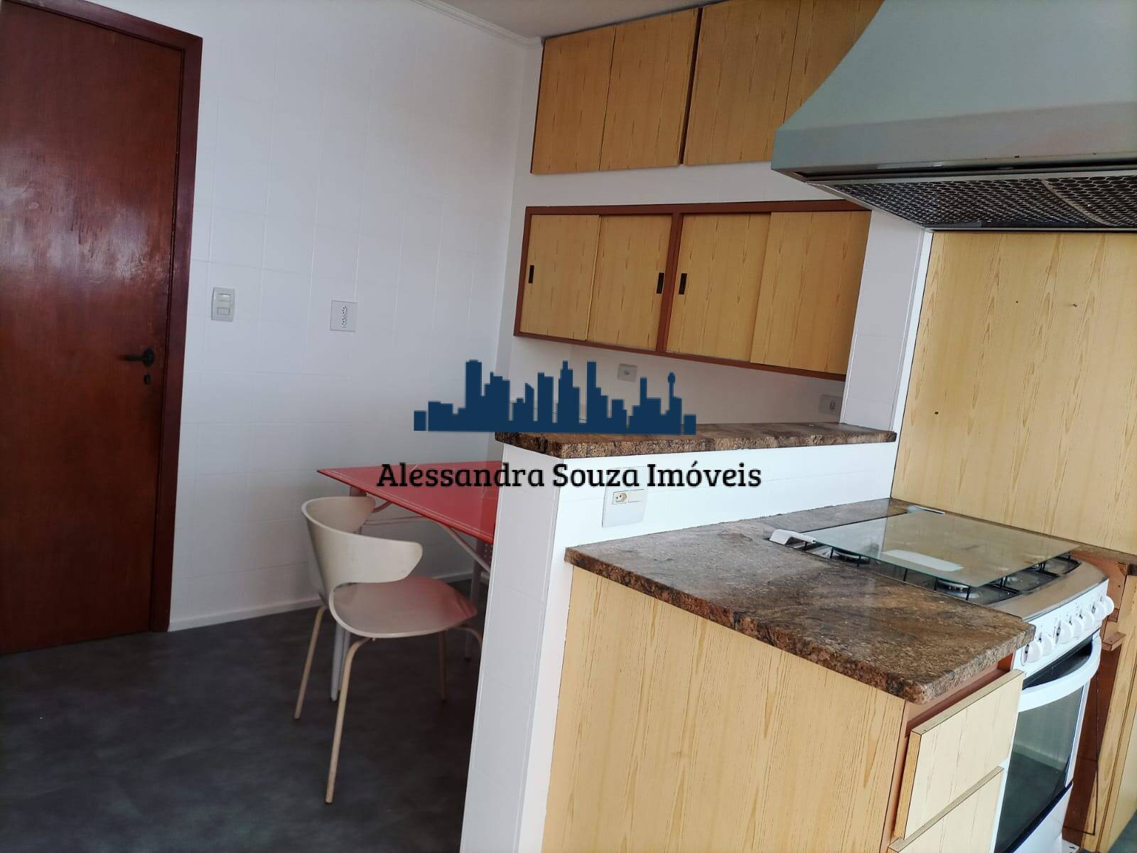 Casa para alugar com 3 quartos, 300m² - Foto 3