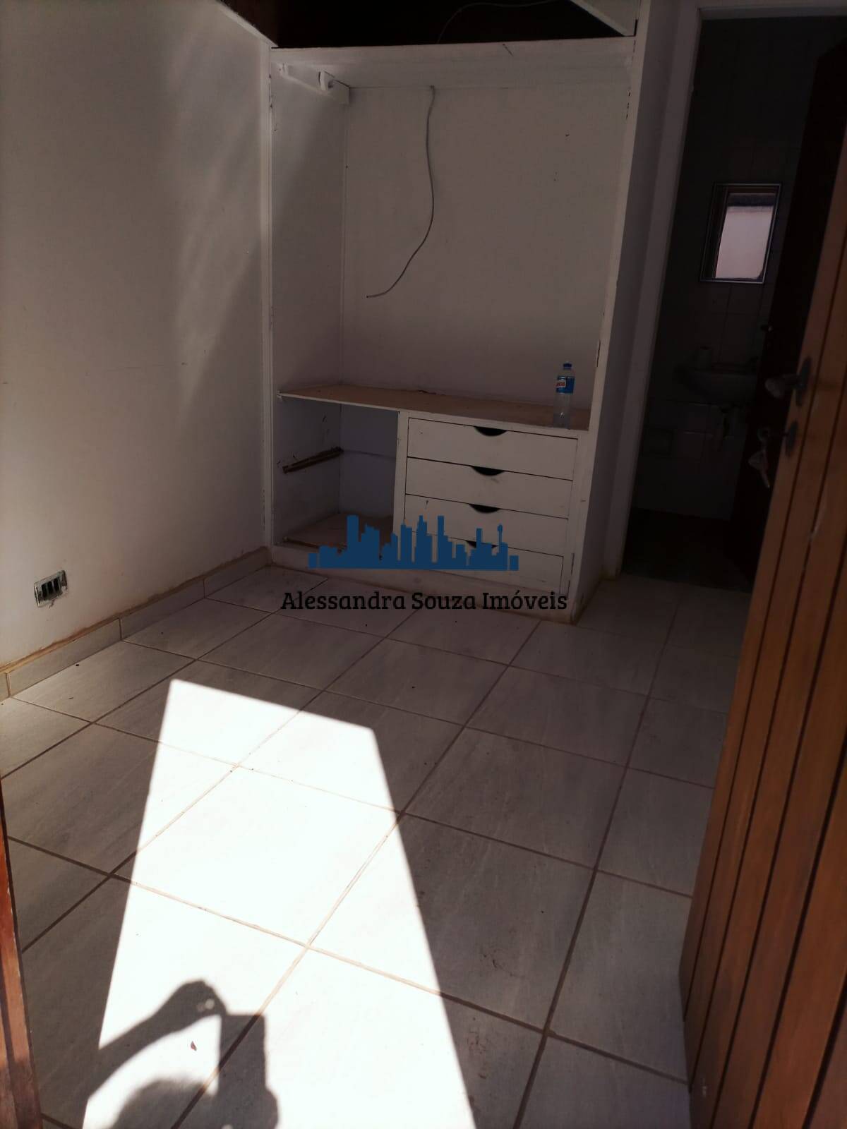 Casa para alugar com 3 quartos, 300m² - Foto 4