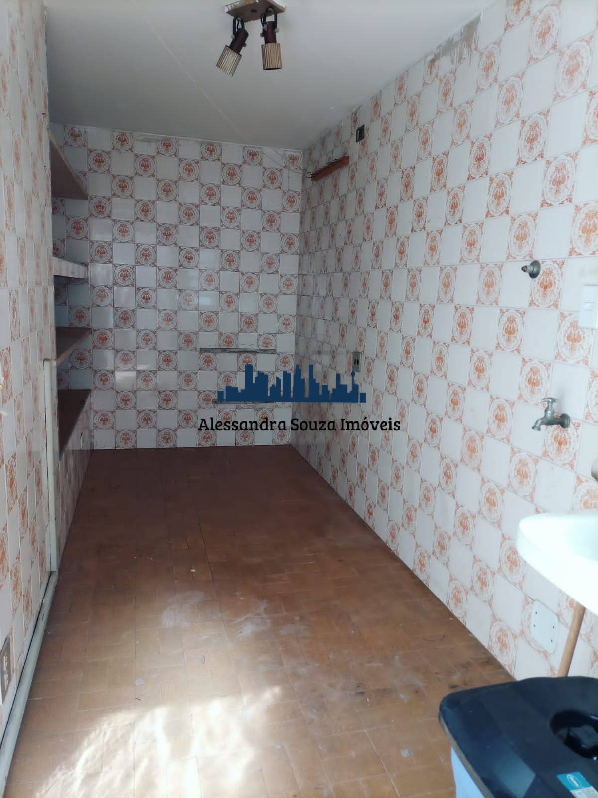 Casa para alugar com 3 quartos, 300m² - Foto 6
