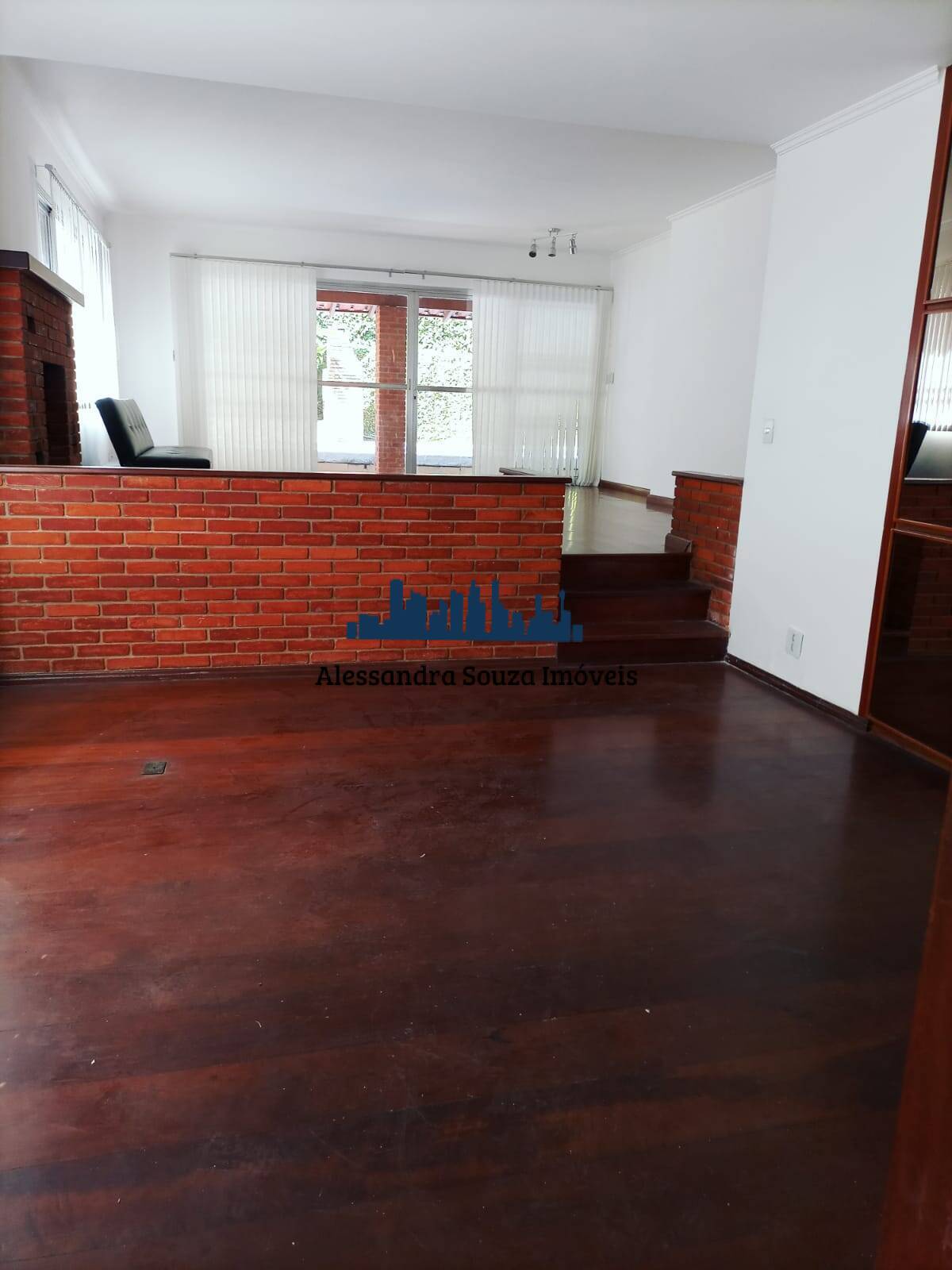 Casa para alugar com 3 quartos, 300m² - Foto 11