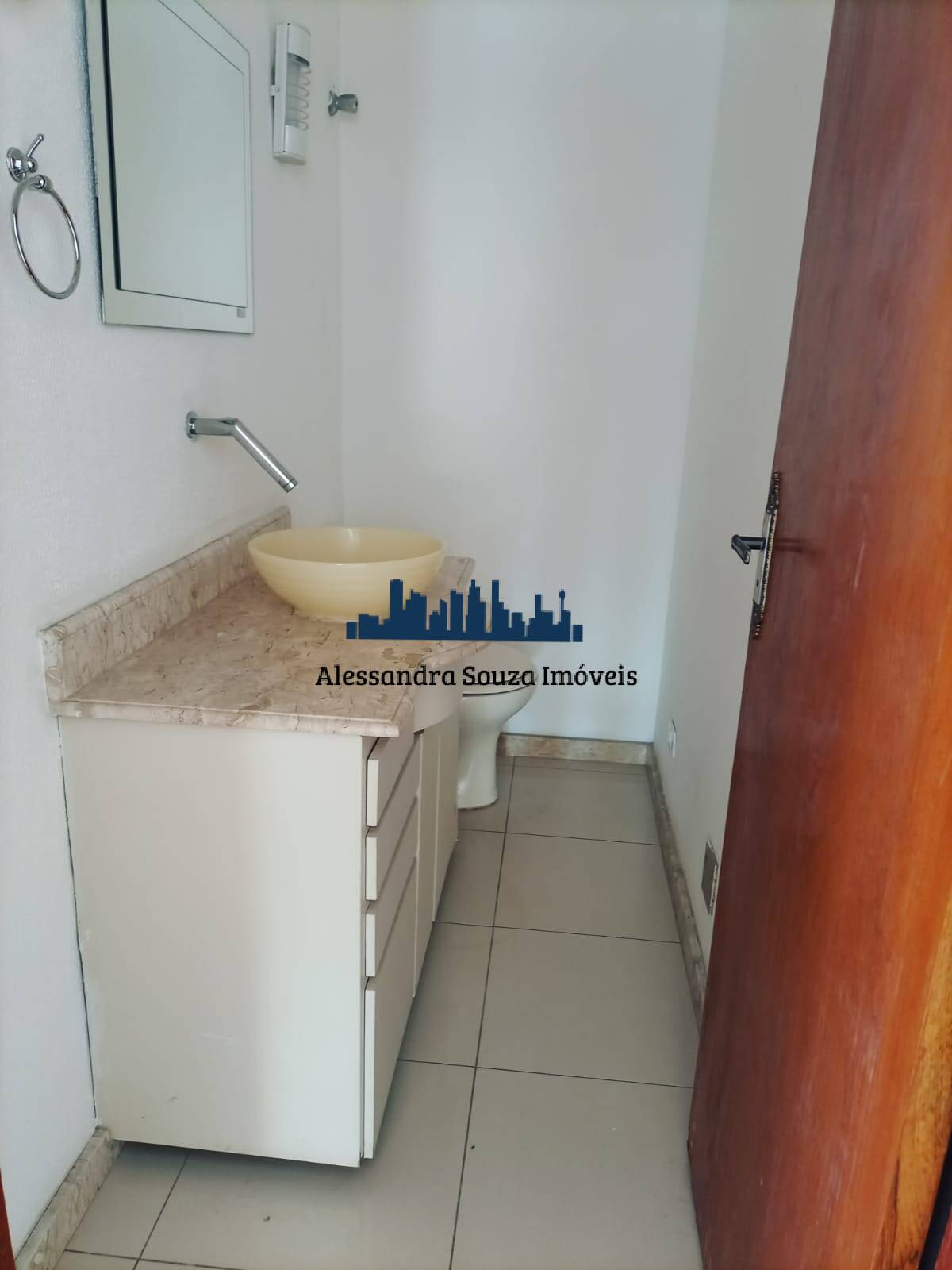 Casa para alugar com 3 quartos, 300m² - Foto 12