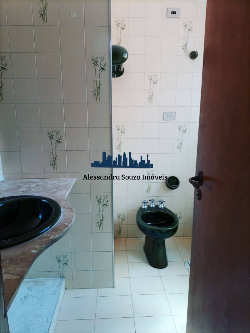 Casa para alugar com 3 quartos, 300m² - Foto 25