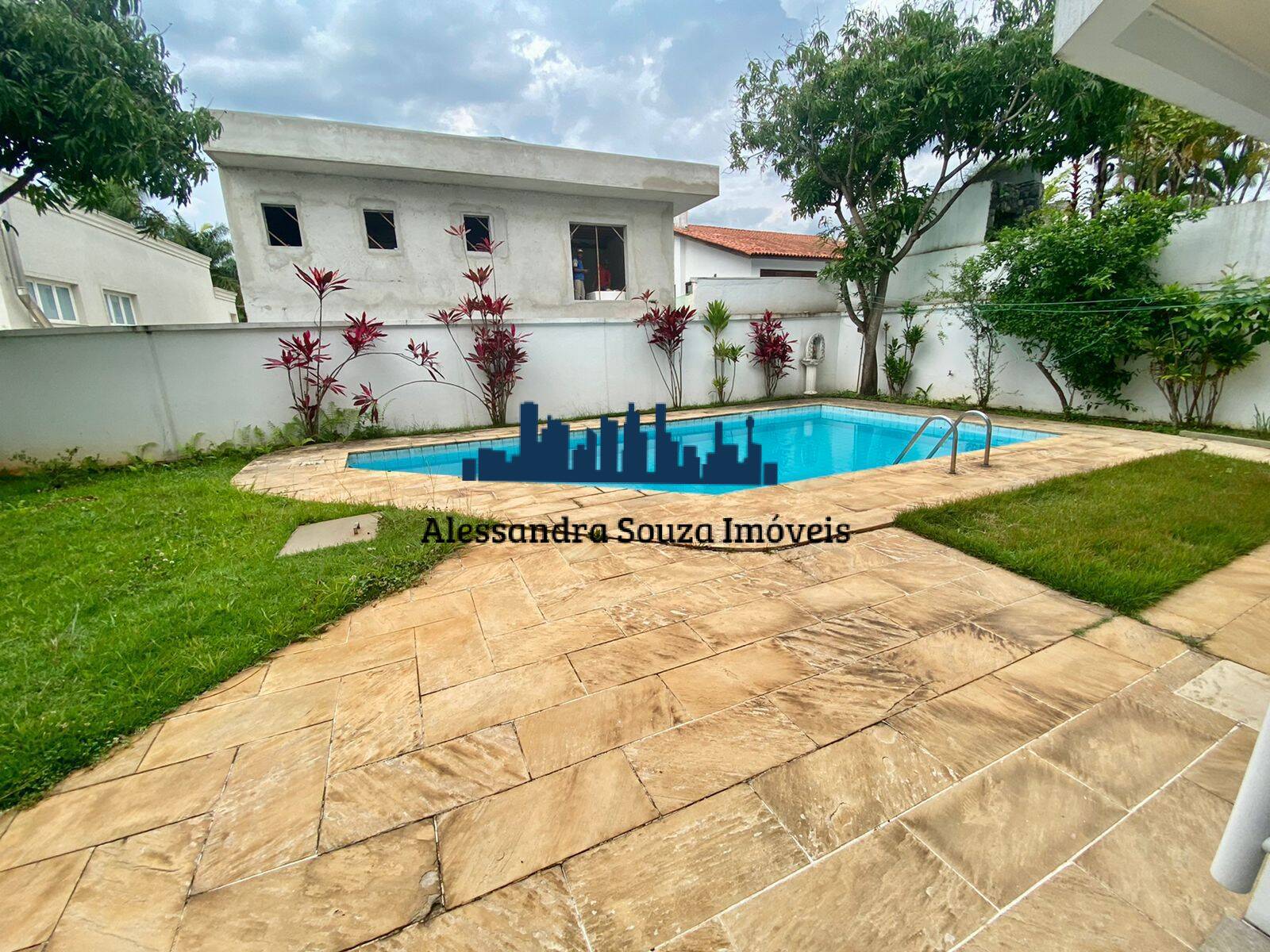Casa à venda com 4 quartos, 456m² - Foto 1