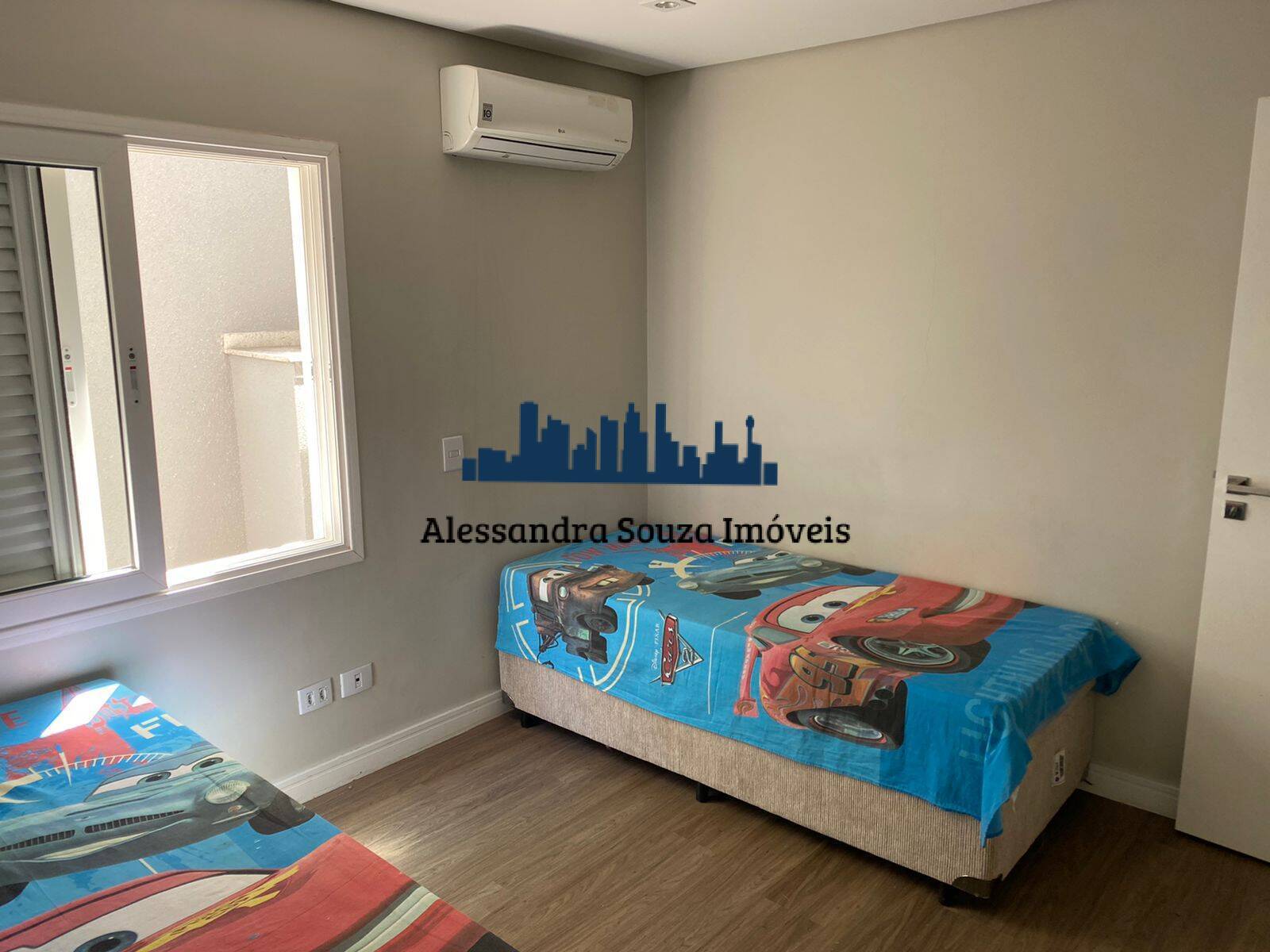 Casa para alugar com 4 quartos, 333m² - Foto 5