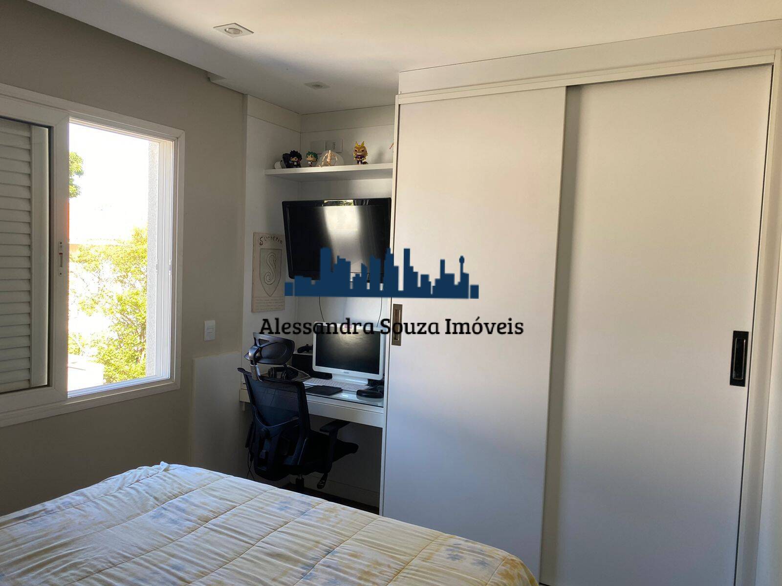 Casa para alugar com 4 quartos, 333m² - Foto 9