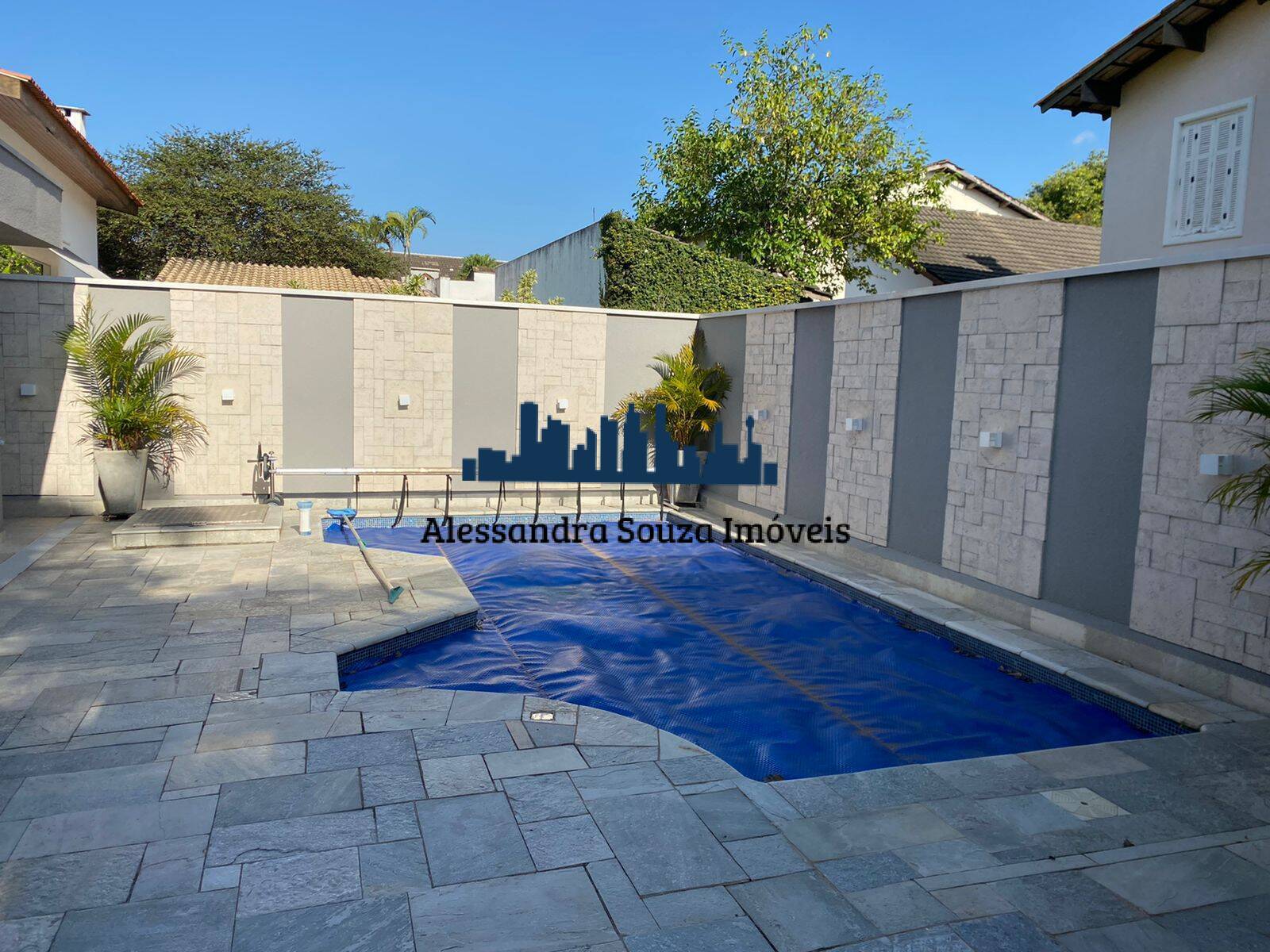 Casa para alugar com 4 quartos, 333m² - Foto 15