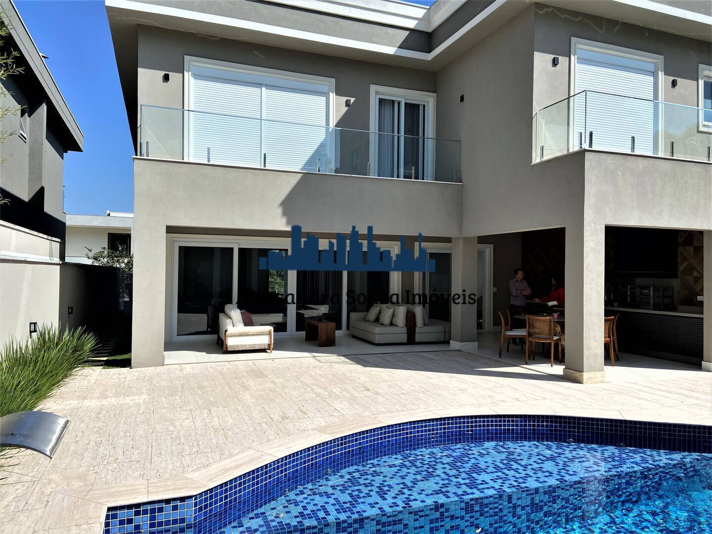 Casa à venda e aluguel com 4 quartos, 450m² - Foto 1