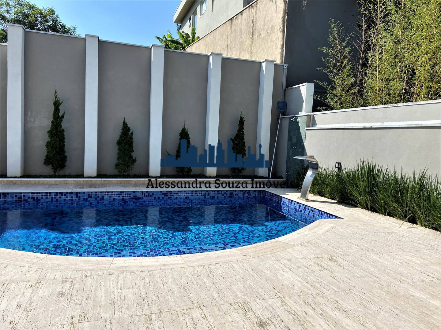 Casa à venda e aluguel com 4 quartos, 450m² - Foto 2