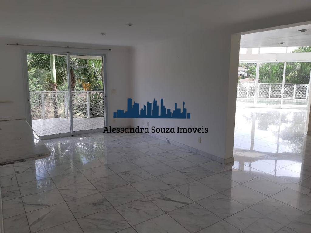 Casa para alugar com 4 quartos, 700m² - Foto 1