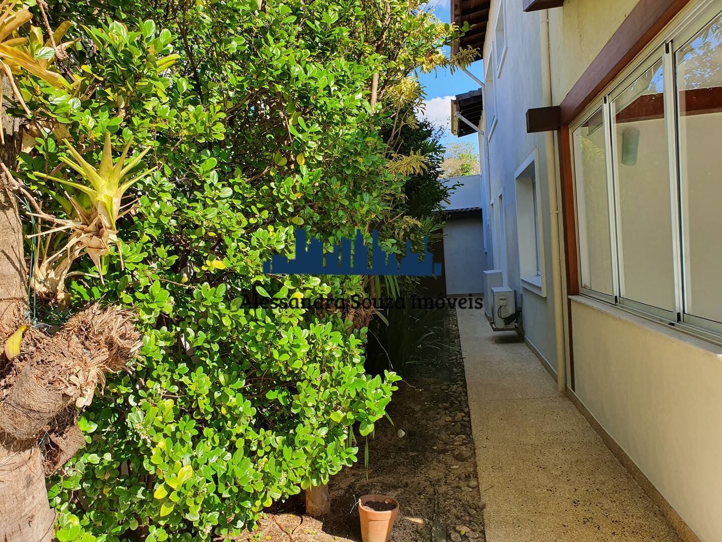 Casa à venda e aluguel com 3 quartos, 400m² - Foto 22