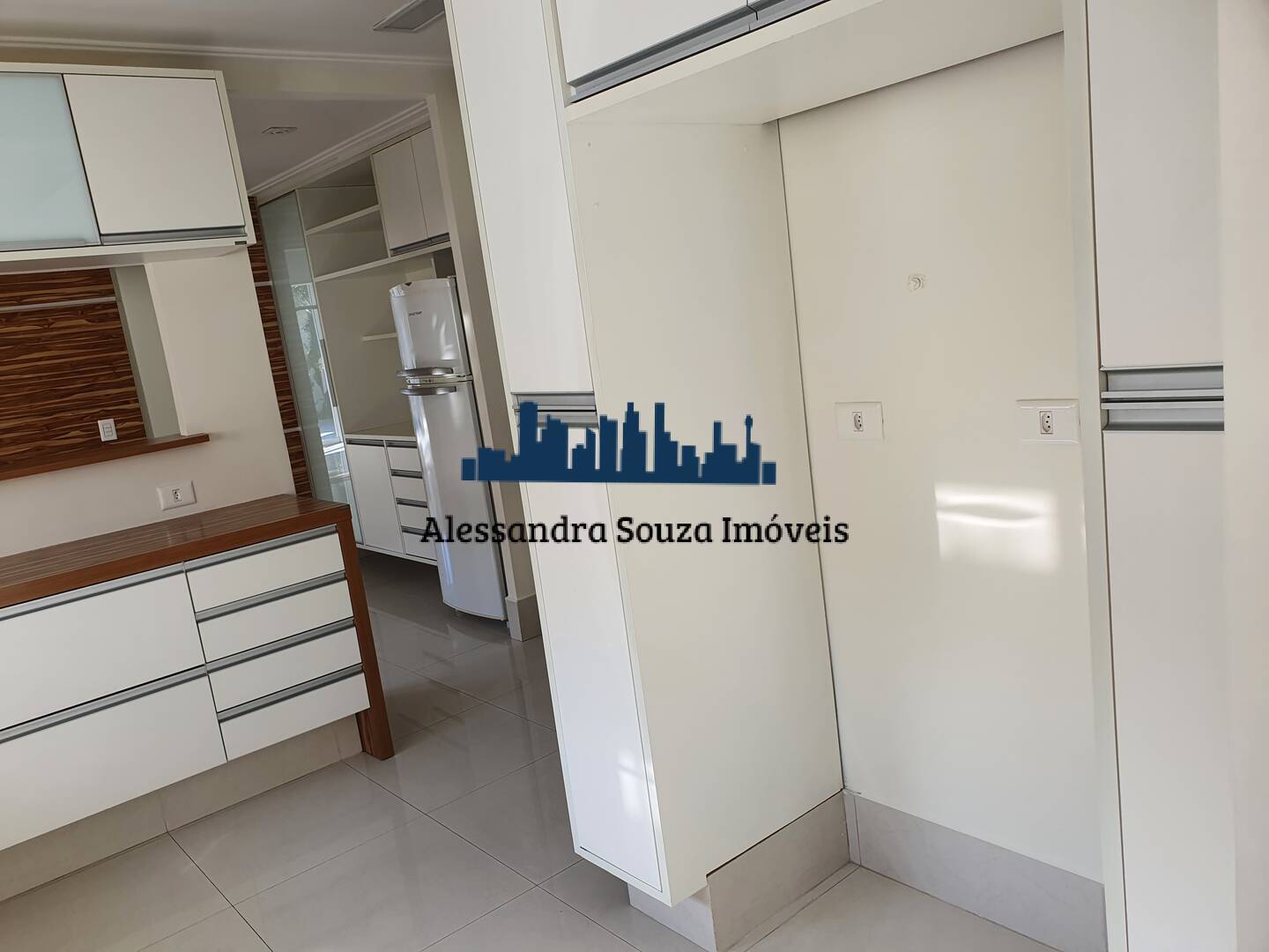 Casa à venda e aluguel com 3 quartos, 400m² - Foto 35