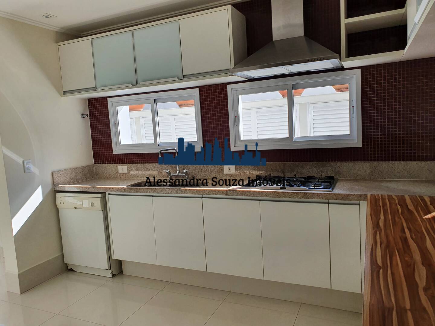 Casa à venda e aluguel com 3 quartos, 400m² - Foto 29